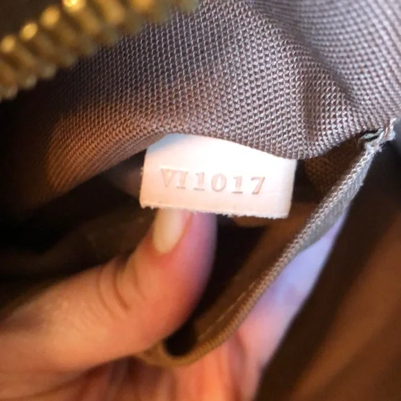 LV Limited Edition Riveting Monogram Bag - Picture 17 of 17